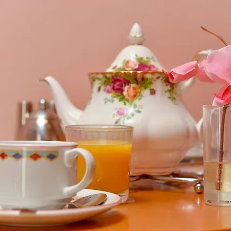 The Warren Guest house 3*